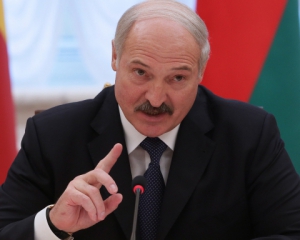 Приходится грудью закрывать границу с Украиной, потому что потоком идет оружие, взрывчатка - Лукашенко