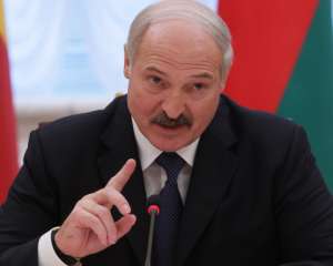 Доводиться грудьми закривати кордон з Україною, тому що потоком йде зброя, вибухівка - Лукашенко