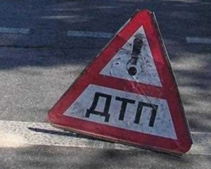 "Лада" сбила женщину и протаранил полицейский автомобиль