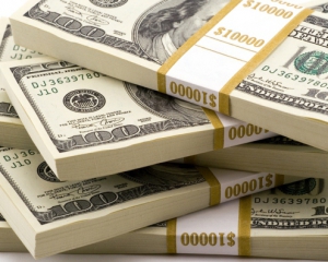 Эксперт объяснил, почему НБУ скупает доллары