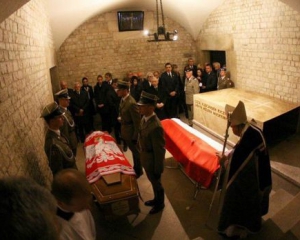 Леха и Марию Качиньских перезахоронили в королевском замке