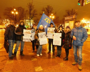 В РФ проходит пикет в поддержку крымских татар