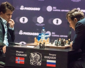 Битва за шахматную корону: Карякин и Карлсен снова сыграли вничью