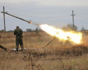 Боевики бьют из реактивных систем "Град"