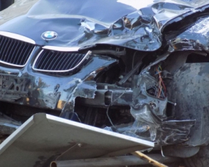 В жуткой аварии пассажирка BMW  умерла на руках врачей