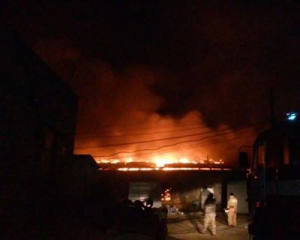 Под Киевом 10 часов горит завод: произошел взрыв и обвал