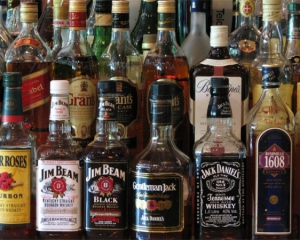 Стало відомо, коли в Україні подорожчає горілка