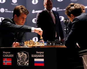 В борьбе за $1 млн россиянин проиграл десятую шахматную партию