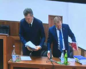 Перший похід Януковича до суду: як це було