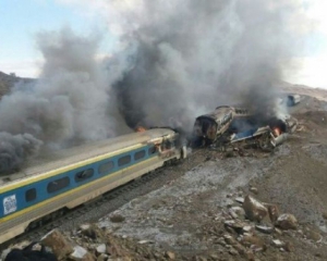 На шаленій швидкості зіткнулися два потяги: 44 загиблих, 103 поранених