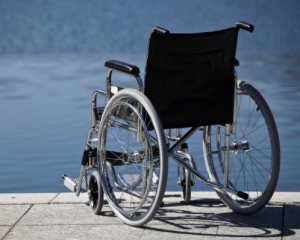 Украинец смастерил уникальное инвалидное кресло для своей тещи