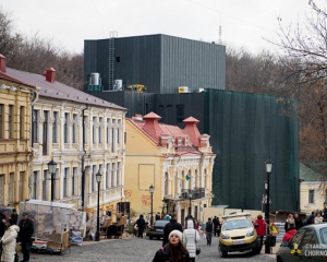 У Кличка кажуть, що драмтеатр на Андріївському будували з порушеннями