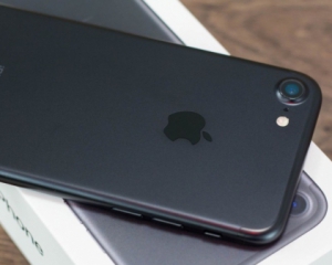 Что будет с iPhone 7 после кислоты? Блогер провел эксперимент