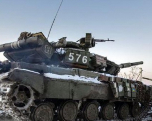 31 обстрел за сутки: боевики "выгуливали" танк и БМП