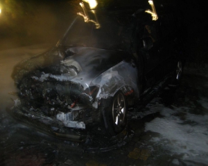 Екс-депутатові спалили автомобіль