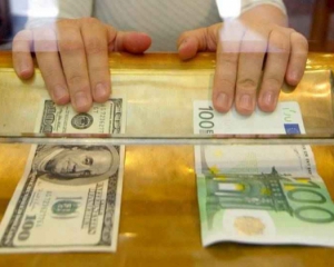 Перед вихідними знову подорожчала валюта