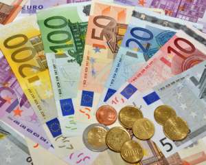 Італійці рекордно обвалили курс євро