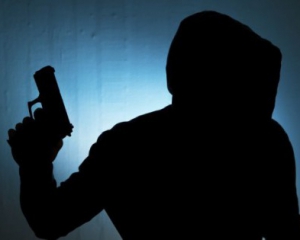 Невідомі викрали чоловіка, а потім пограбували його квартиру