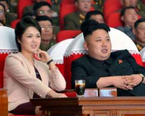 Ким Чен Ына впервые за 9 месяцев увидели с женой