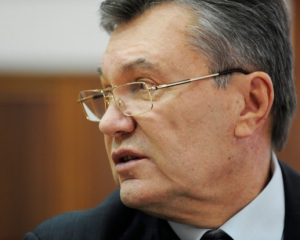 Янукович відреагував на повістки