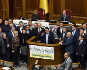 &quot;Народний фронт&quot; вимагає назвати замовників і виконавців цькування Яценюка