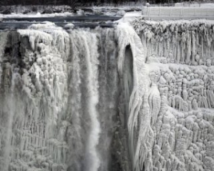 У США замерз Ніагарський водоспад