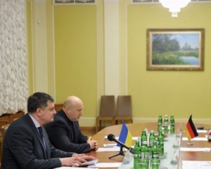 Турчинов зустрівся з держсекретарем канцлера Німеччини