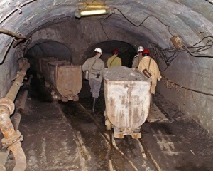 Окупанти  ріжуть шахти на брухт