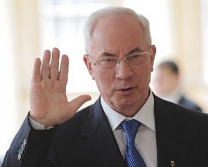 Суд арештував майно Азарова