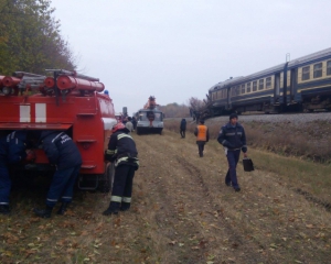 Зіткнулися 2 вантажних потяга: постраждав машиніст