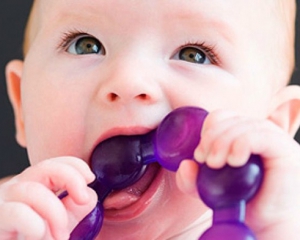 Детские прорезыватели для зубов содержат опасные токсины