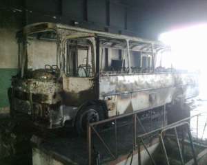 Пассажирский автобус сгорел во время ремонта