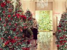 Мелания Трамп украсила Белый дом к рождественским праздникам. Фото: @FLOTUS/Twitter