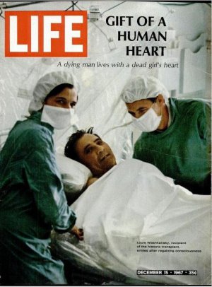 Обложка журнала "Жизнь" с врачом .Кристианом Барнардом и пациентом Луисом Вашканським
