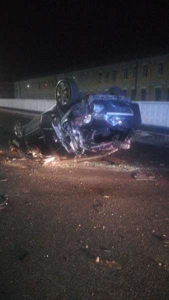 16-летняя девушка автомобилем протаранила забор военной части