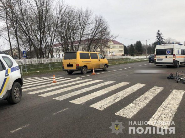 У селищі Клевань на Рівненщині поблизу   школи   водій буса збив хлопчика, орієнтовно 10 років