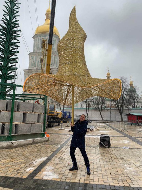 В этом году верхушку головной елки украсит шляпа волшебника