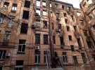 Колледж экономики, права и гостинично-ресторанного бизнеса загорелся в Одессе 4 декабря прошлого года. В помещении было около 400 человек. Большинство успели выбежать на улицу. Некоторые прыгал из окон здания. 16 человек погибли