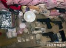 Київські оперативники затримали 2 сімейні пари за виготовлення та збут наркотиків. Їм загрожує до 10  років позбавлення з конфіскацією майна