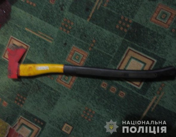 На Київщині 17-річний напав із сокирою на 46-річного вітчима