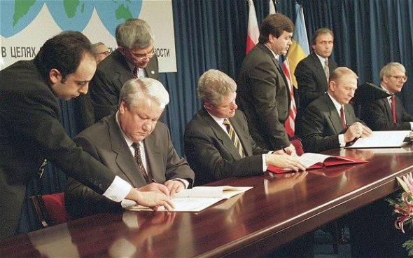 Слева направо - Ельцин, Клинтон, Кучма, Мейджор.