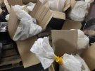 В аэропорту «Борисполь» таможенники обнаружили рекордную партию необработанного янтаря, который пытались вывезти в Китай
