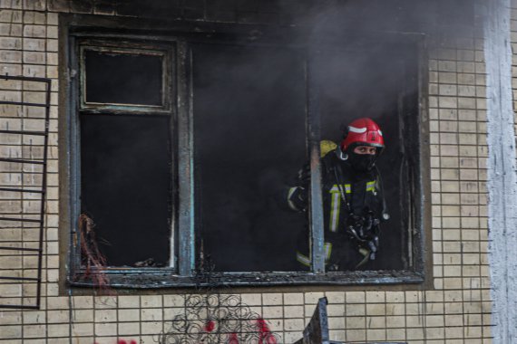 У Києві в багатоповерхівці на пр. Відрадному спалахнула пожежа 5 грудня. Постраждали 3 людей