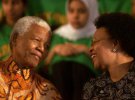 Нельсон Мандела и его третья жена Граса Машел в Торонто. 17 ноября 2001 года. Фото: thestar.com