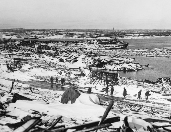 Произошел взрыв в канадском порту Галифакса