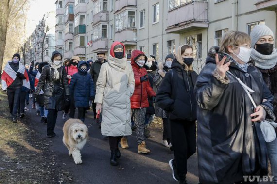 У Білорусі триває "Марш волі". Люди гуляли колоннами в своих районах. Фото: tut.by