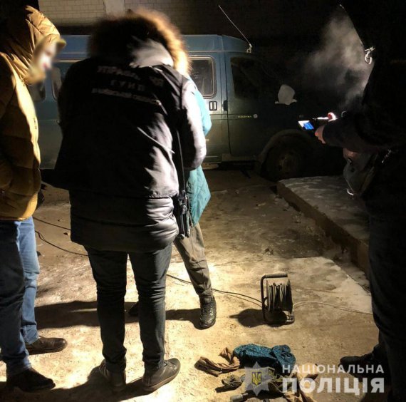 На Киевщине задержали дерзкую банду грабителей. Один из них оказал сопротивление и бросил гранату в спецназовцев. Те открыли огонь в ответ