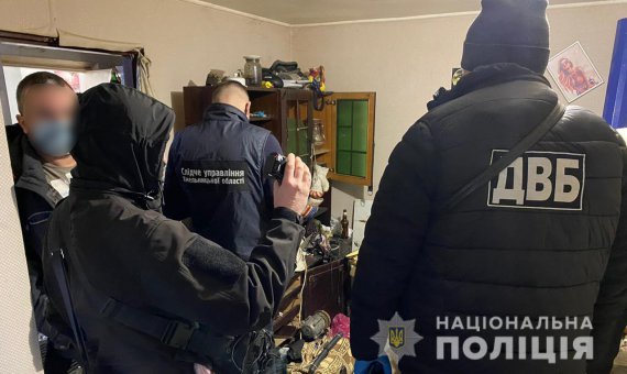 Полицейские задержали бывшего милиционера, который продавал наркотики