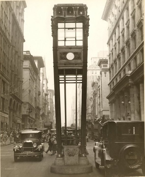 Башня со светофором, установленная на 5-ой авеню в Нью-Йорке, 1920 год
