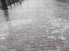 У Києві через дощ і мінусову температуру дороги взялися кригою